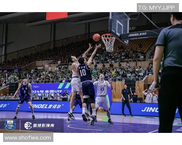 上海篮球队在冠军赛中的团队协作展现出色值得赞赏与借鉴